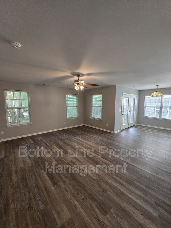 3850 Fircrest Dr - Photo 5 of 32