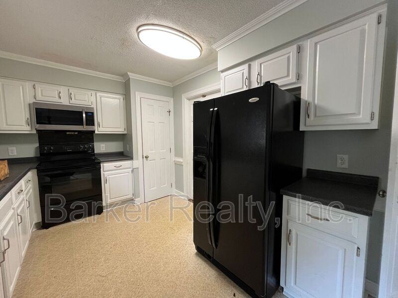 4509 Tetbury Pl - Photo 3 of 10