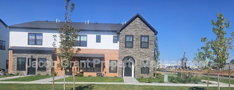 5157 N Beach Dr - Photo 3 of 18