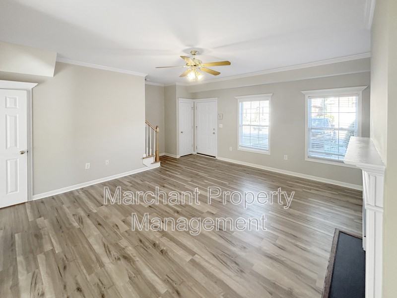 215 Rexford Dr - Photo 5 of 21