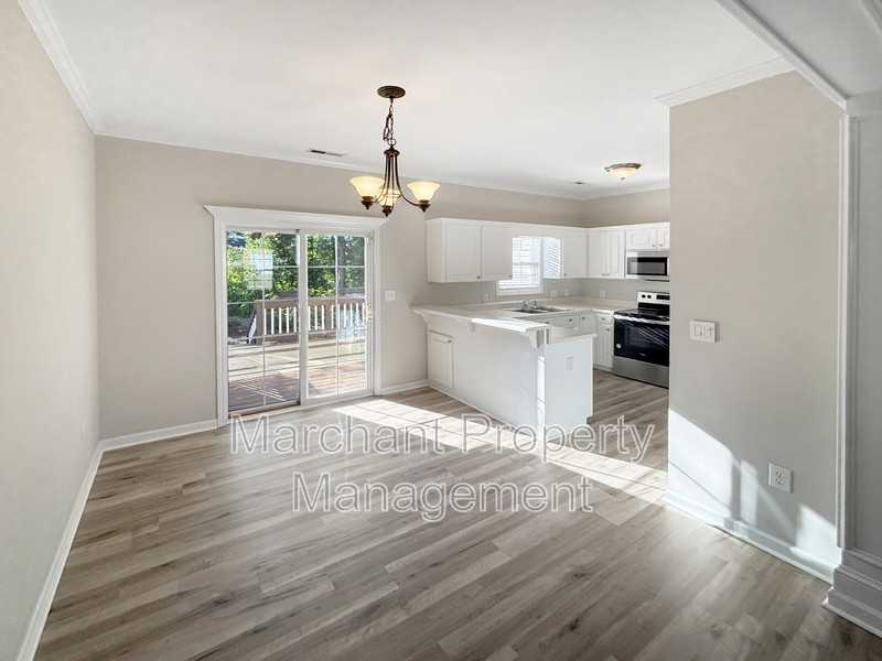 215 Rexford Dr - Photo 6 of 21
