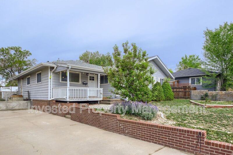 7435 Julian St - Photo 2 of 17