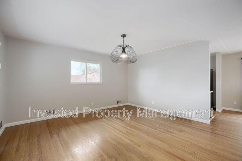 7435 Julian St - Photo 3 of 17