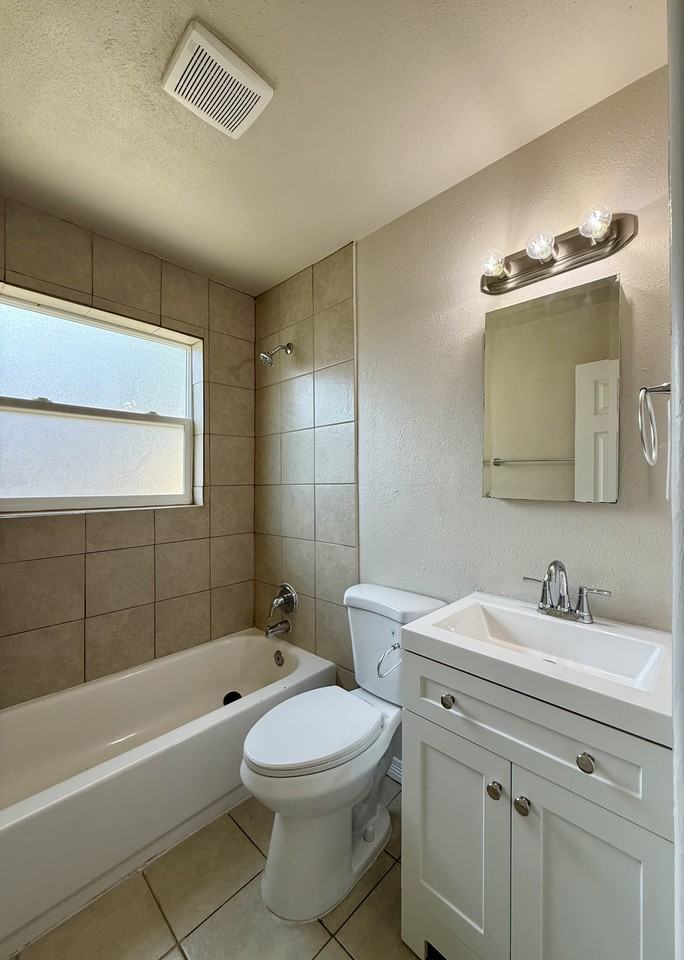 1920 Del Mar Pkwy - Photo 4 of 13