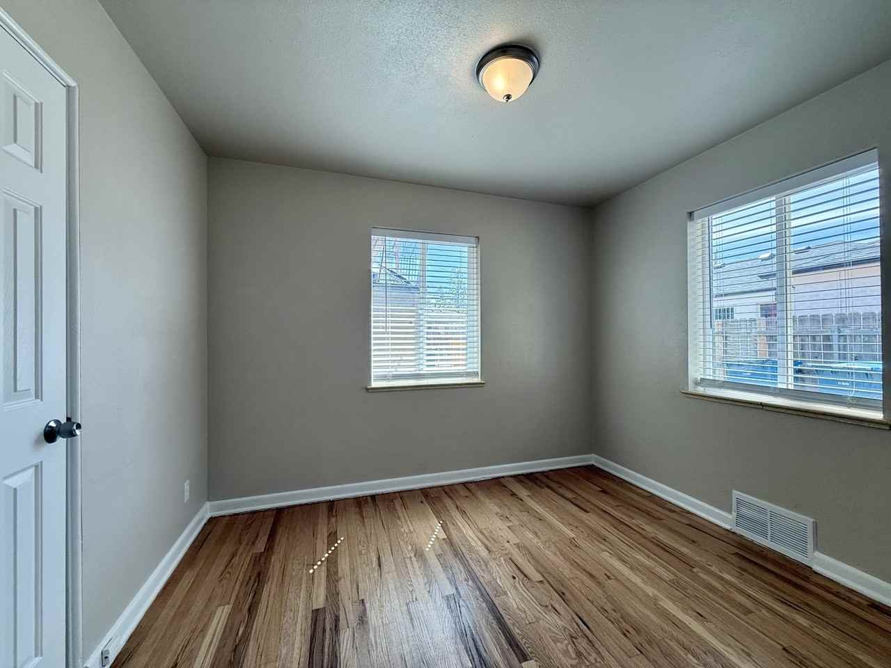 1920 Del Mar Pkwy - Photo 6 of 13