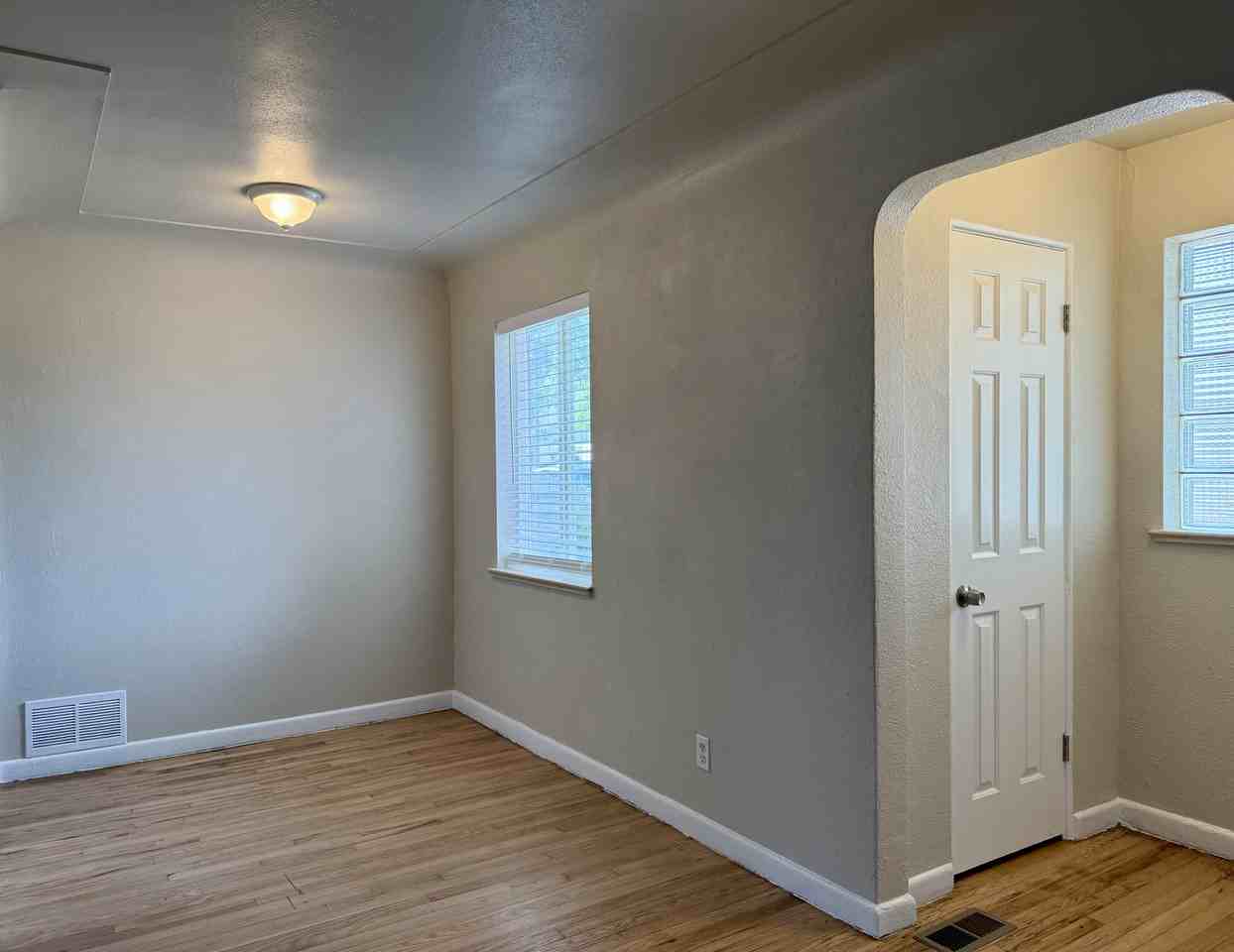 1920 Del Mar Pkwy - Photo 7 of 13