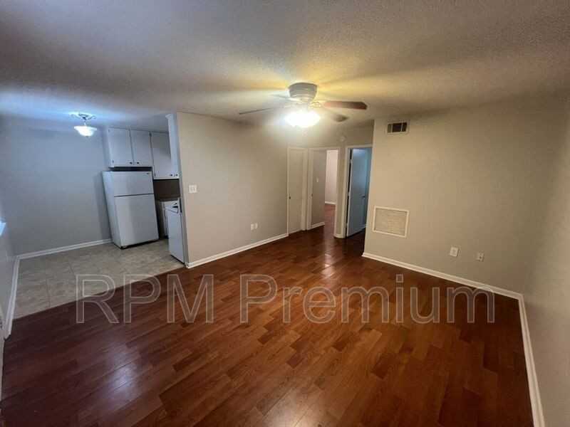 4133 Lee St #17 - Photo 3 of 19