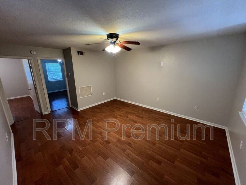 4133 Lee St #17 - Photo 4 of 19