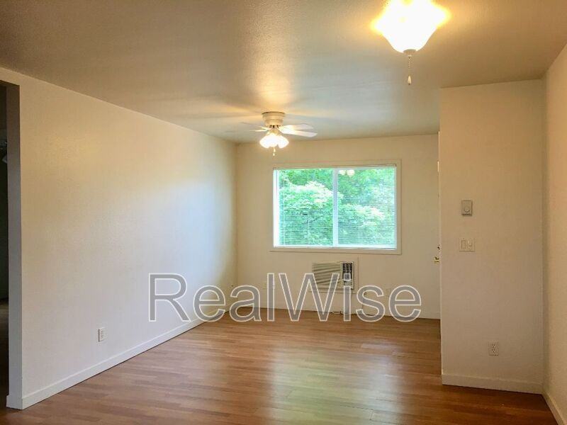 219 Nw 6th St #STE3 - Photo 2 of 16