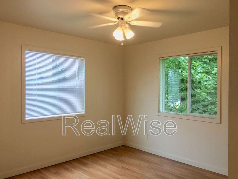 219 Nw 6th St #STE3 - Photo 5 of 16