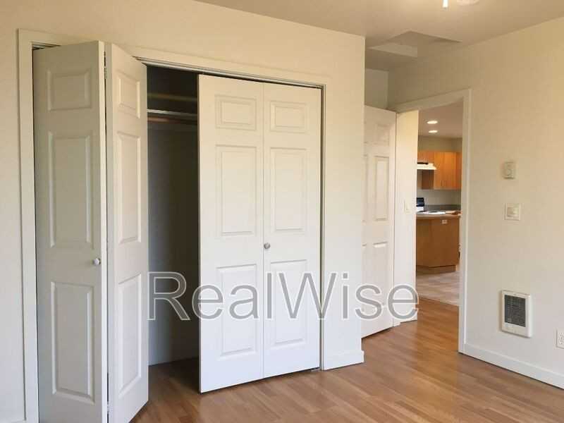 219 Nw 6th St #STE3 - Photo 6 of 16