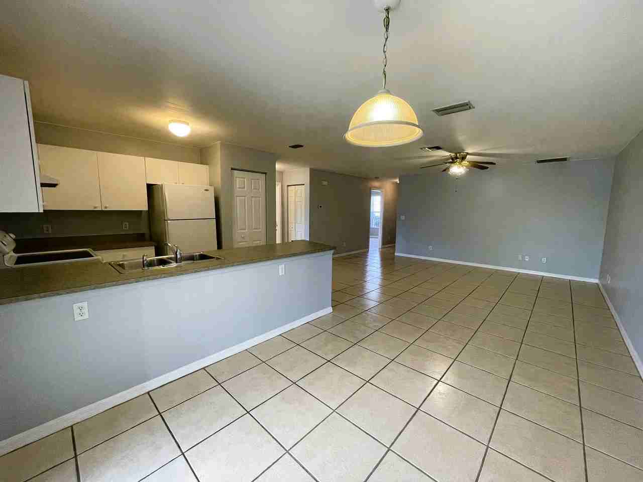 616 Se 9th St - Photo 2 of 8