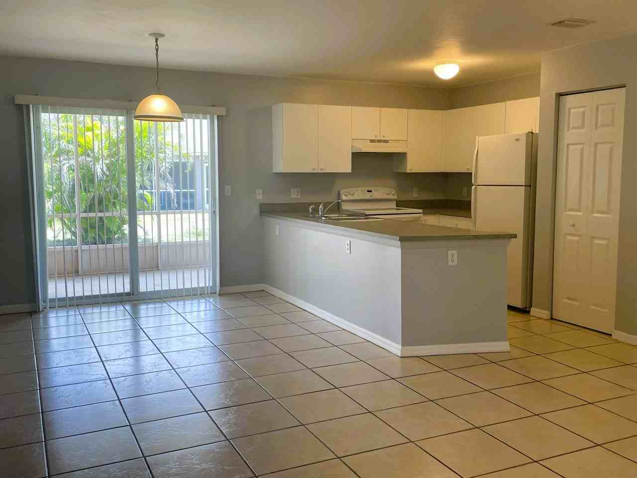 616 Se 9th St - Photo 3 of 8