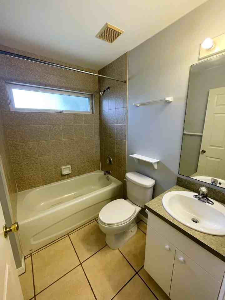 616 Se 9th St - Photo 7 of 8
