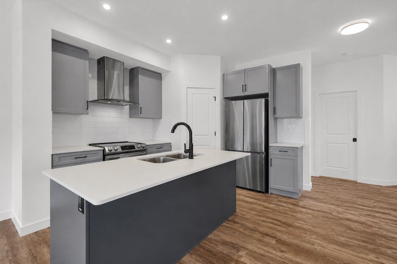 5001 213a St Nw - Photo 2 of 7
