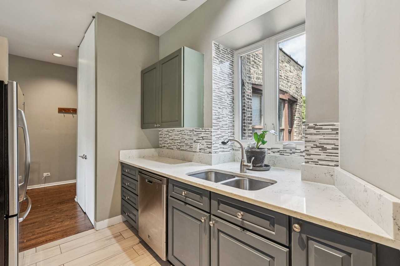 700 W Cornelia Ave #3E - Photo 4 of 12