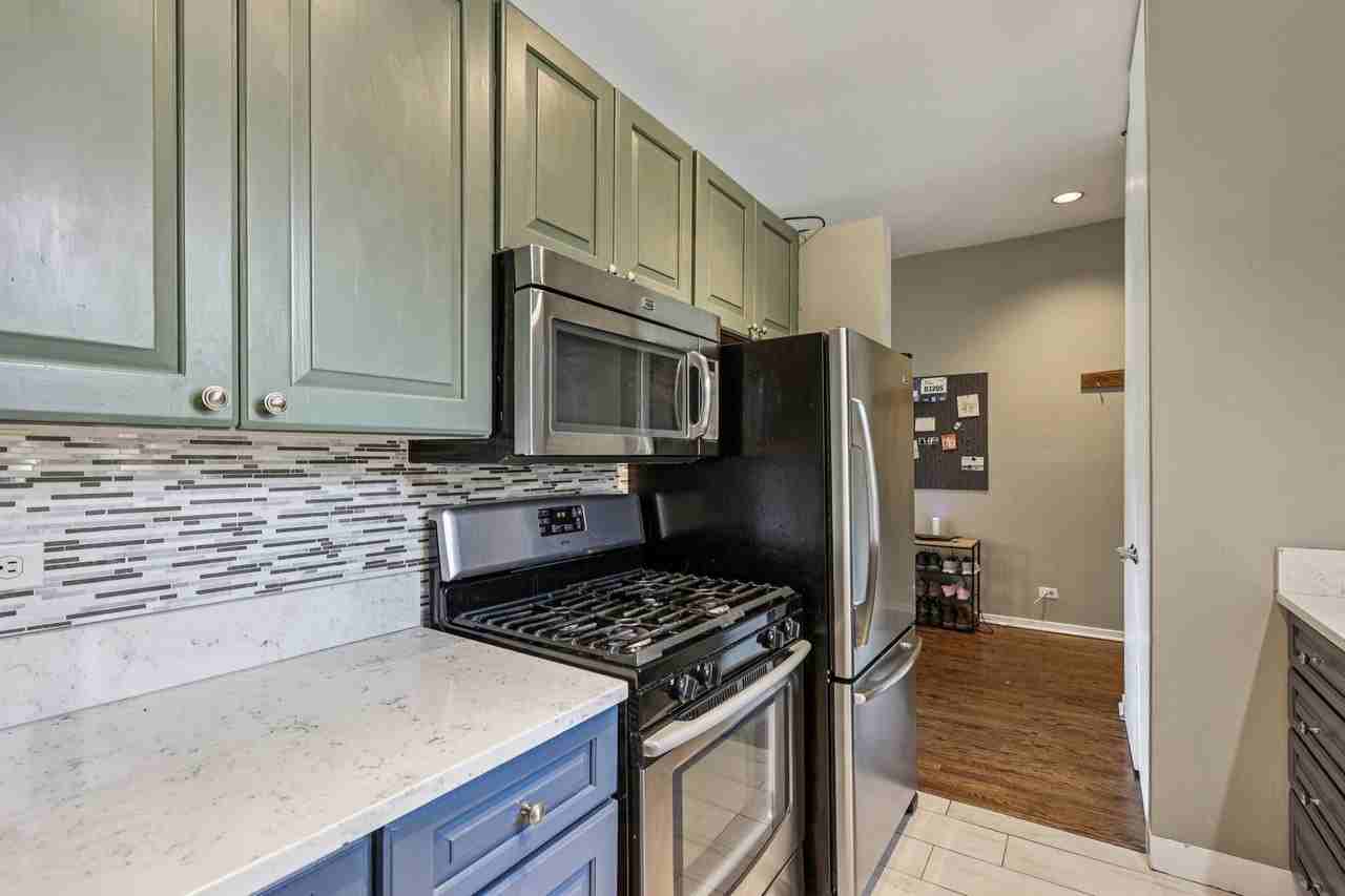700 W Cornelia Ave #3E - Photo 5 of 12