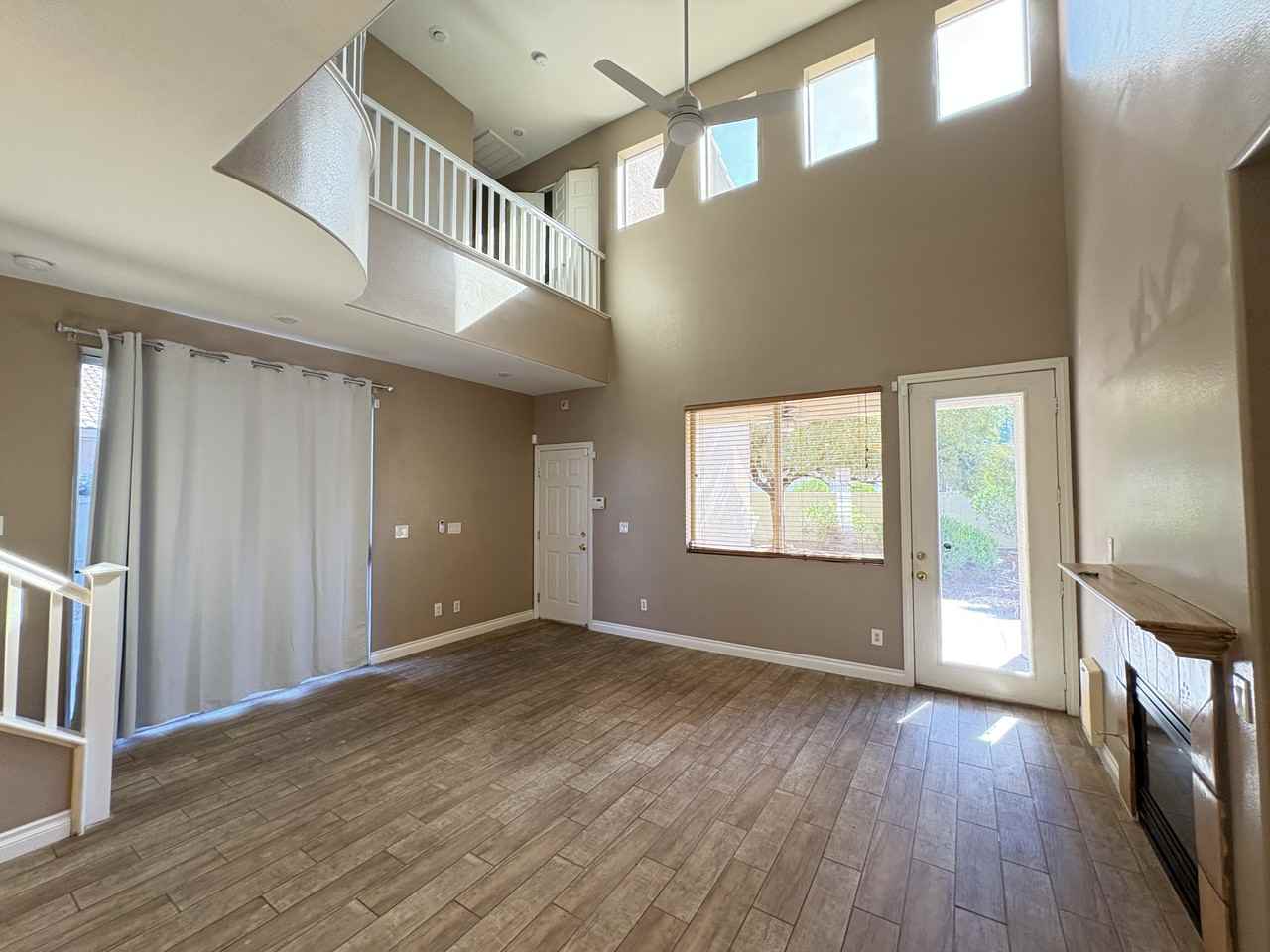 9778 Bradford Summit St - Photo 6 of 39