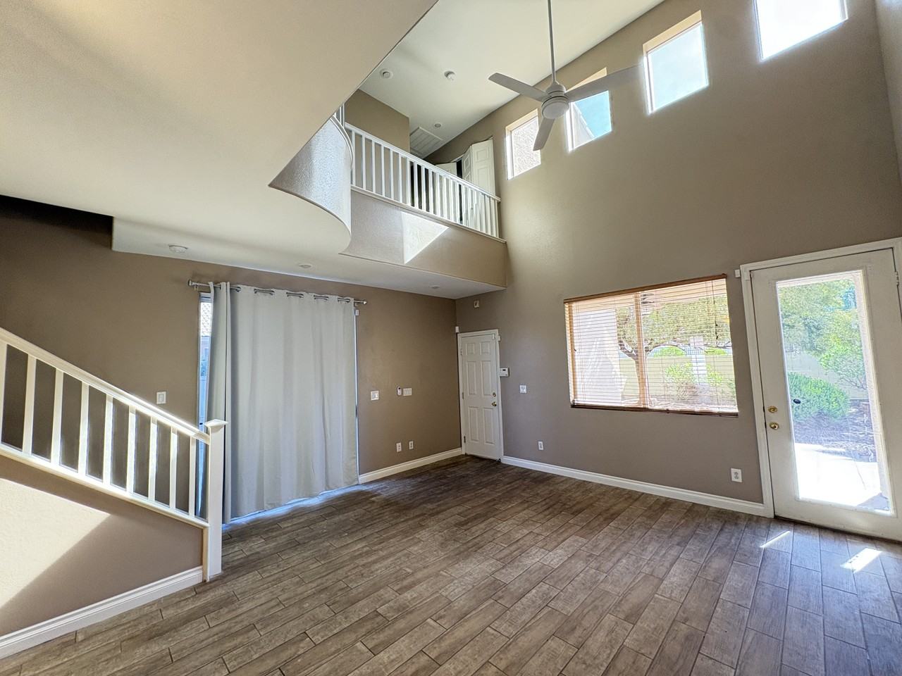 9778 Bradford Summit St - Photo 7 of 39
