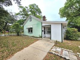 featured image of 511 E La Rua St