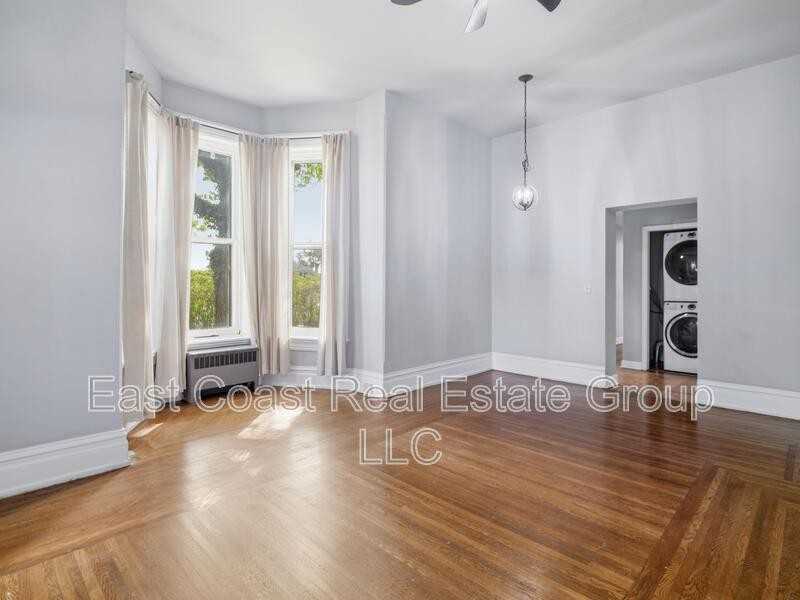 323 N Potomac St #2 - Photo 4 of 19