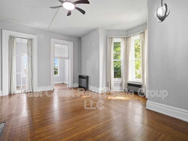 323 N Potomac St #2 - Photo 5 of 19