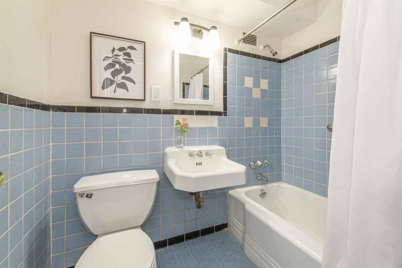 225 S Redwood Ave - Photo 5 of 11