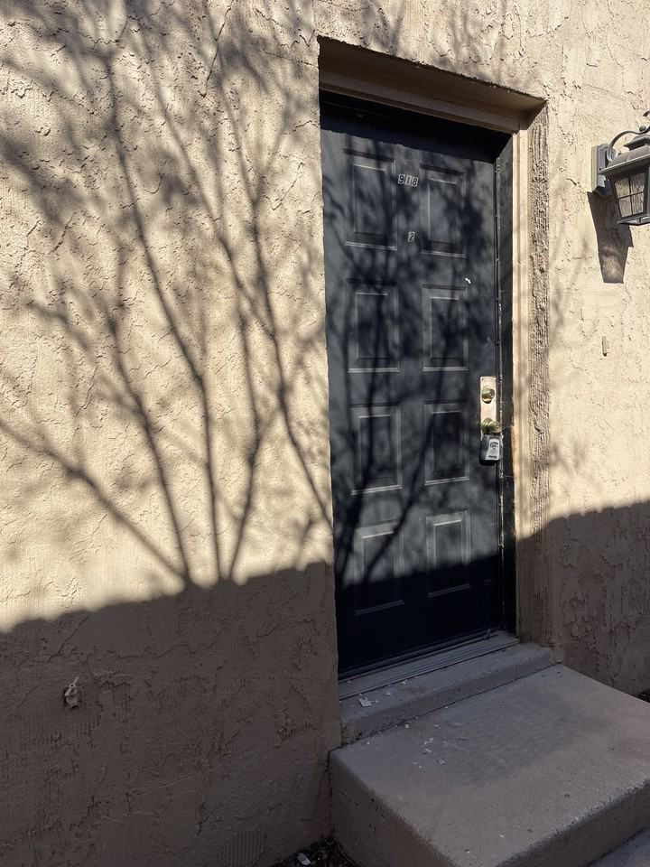 918 N Pueblo Dr #2