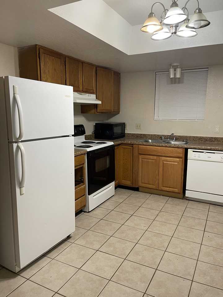 918 N Pueblo Dr #2 - Photo 4 of 9