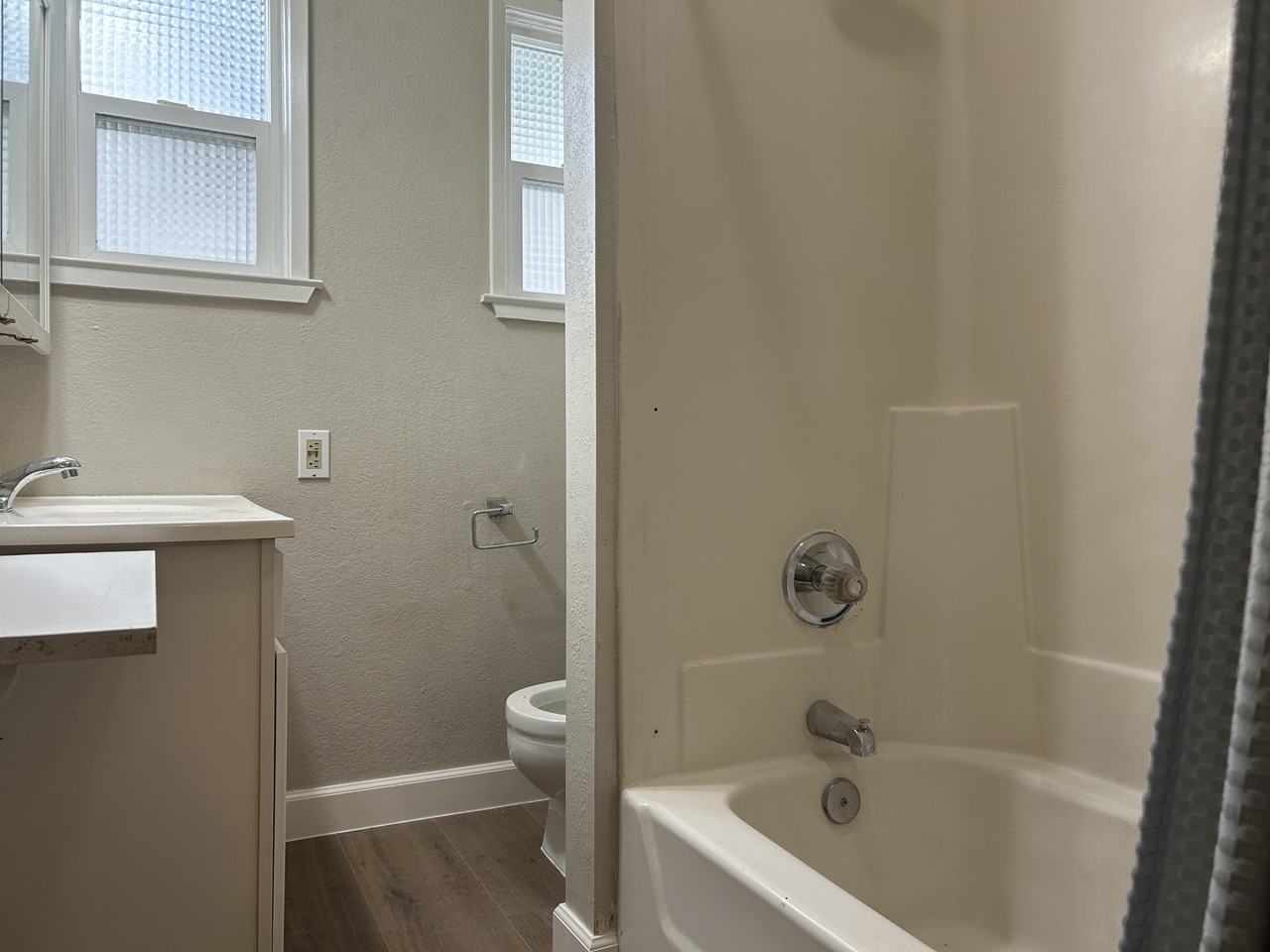 1143 Parker Ave - Photo 4 of 6
