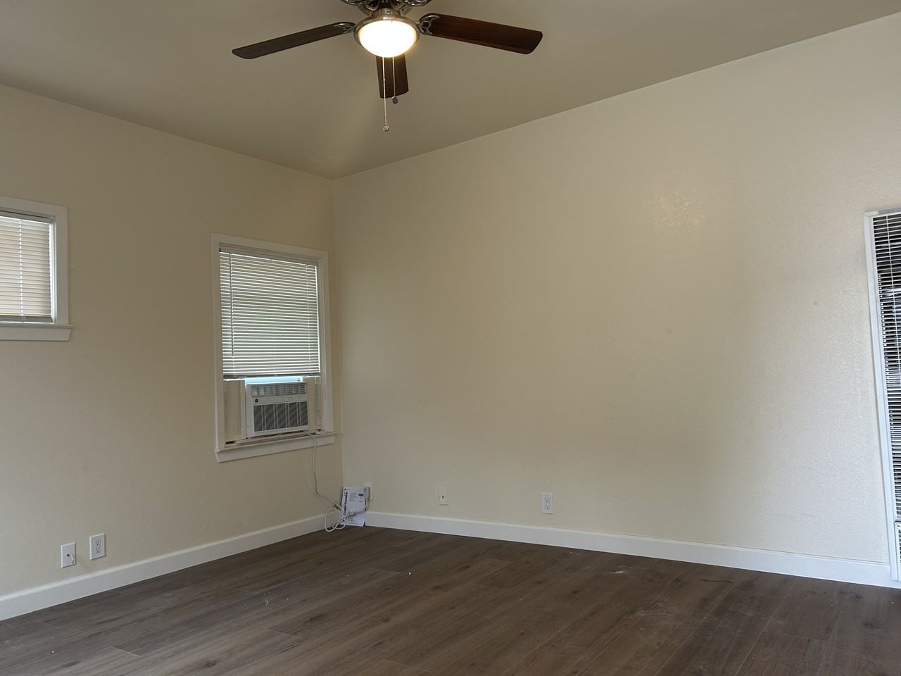 1143 Parker Ave - Photo 5 of 6