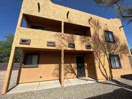 featured image of 1005 E Water St #1