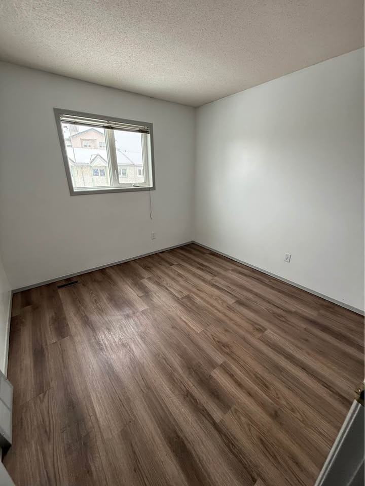 7602 176 St Nw - Photo 7 of 23