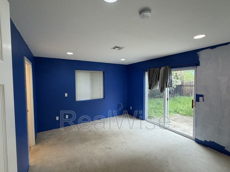 1951 Sw Betty Ln - Photo 3 of 10