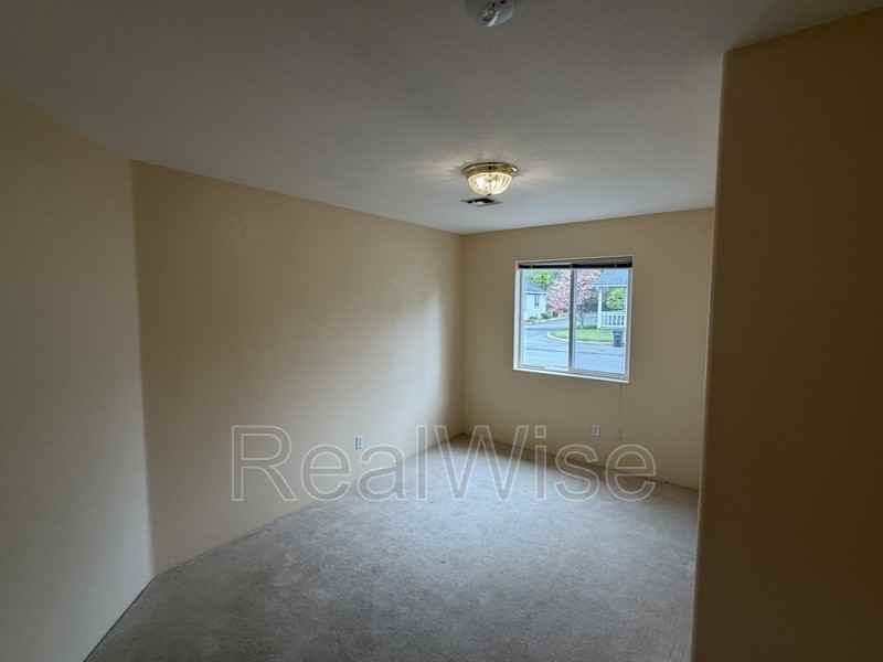 1951 Sw Betty Ln - Photo 4 of 10