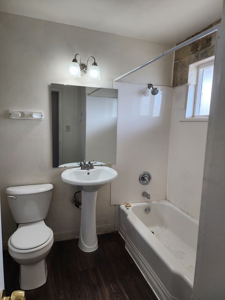 2535 W Highland Ave - Photo 4 of 8