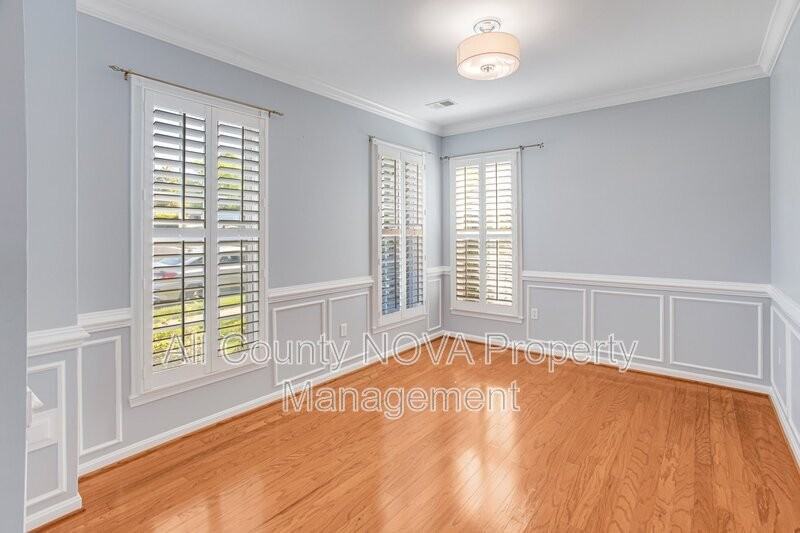 2729 Celestial Dr - Photo 4 of 43