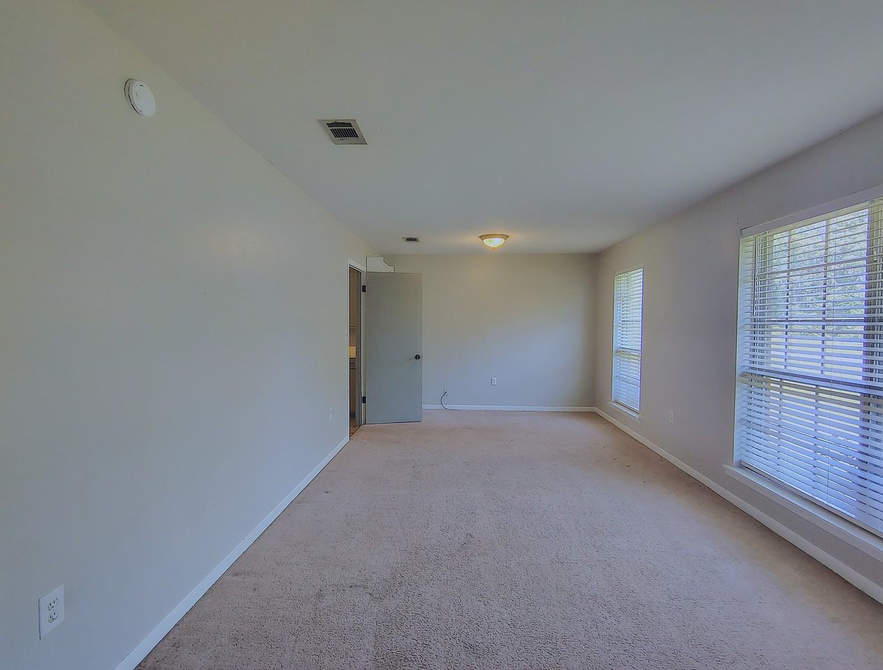 810 Ogilsvie St - Photo 3 of 20