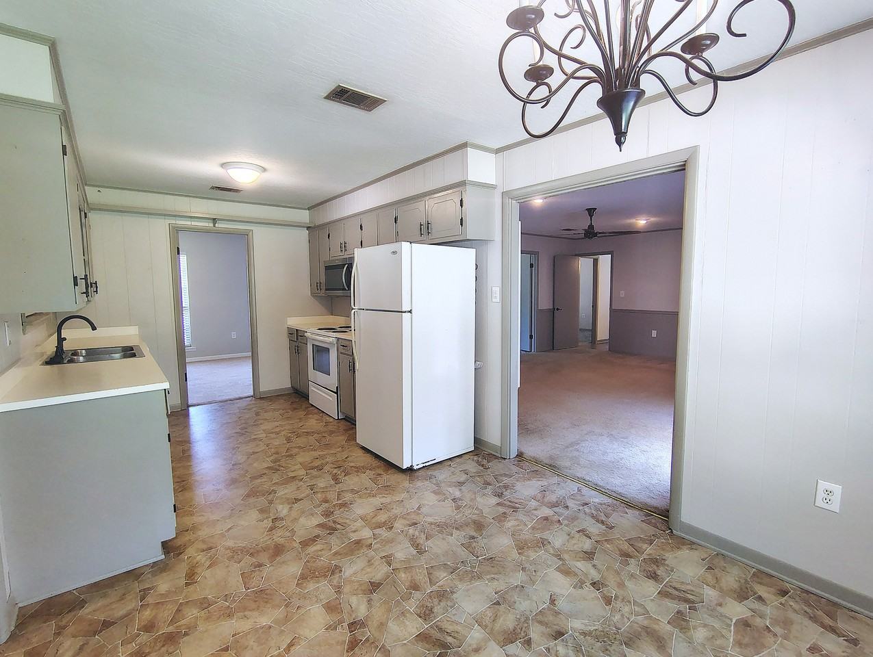 810 Ogilsvie St - Photo 6 of 20
