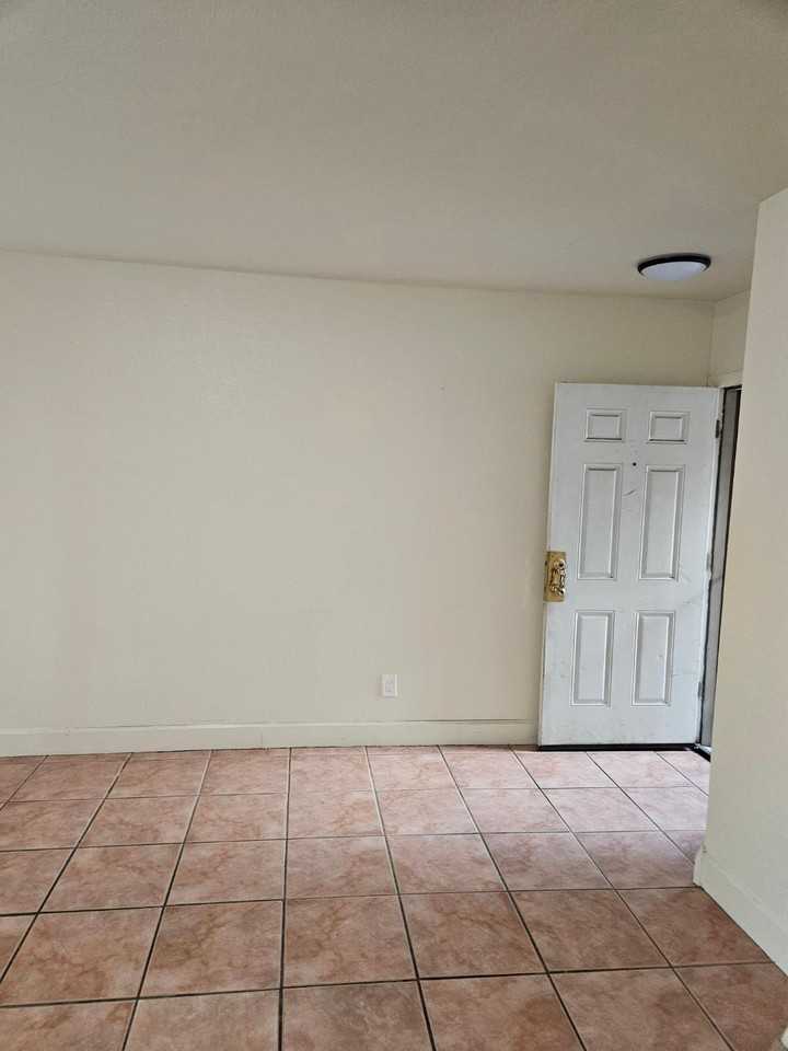 5664 S Wood Crest Dr - Photo 2 of 14