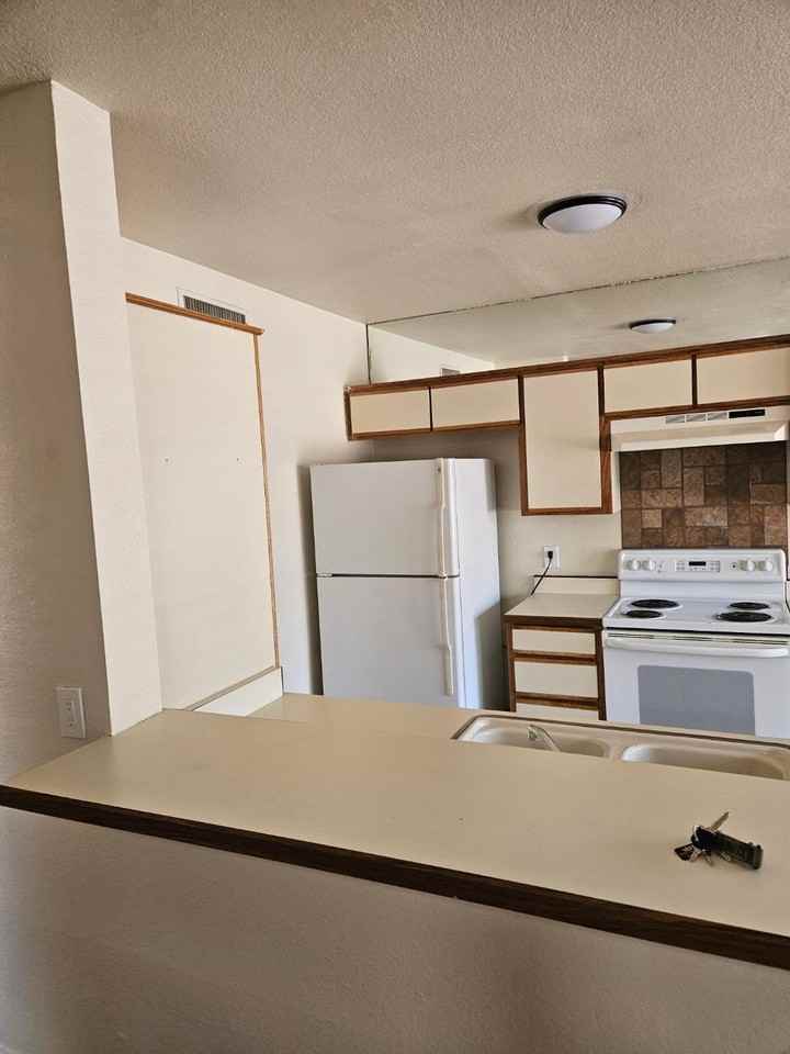 5664 S Wood Crest Dr - Photo 3 of 14