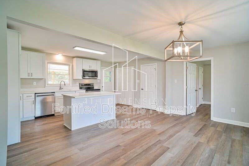 4049 Wood Ave - Photo 3 of 20