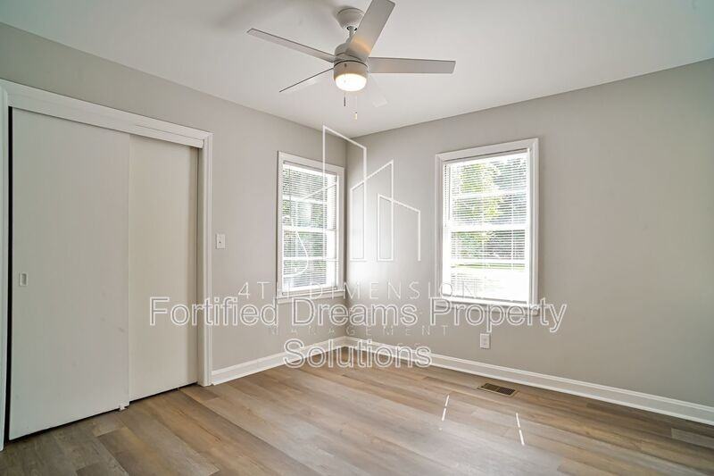 4049 Wood Ave - Photo 6 of 20