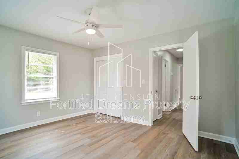 4049 Wood Ave - Photo 7 of 20