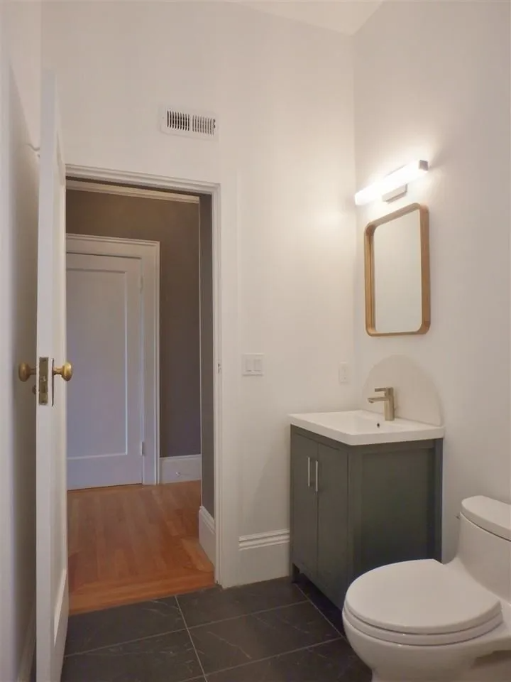 1856 Green St - Photo 3 of 10