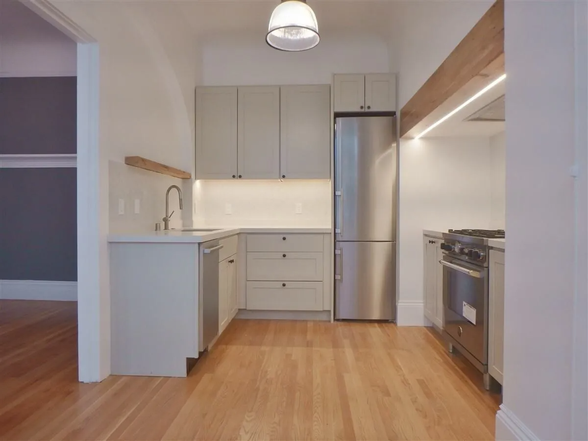 1856 Green St - Photo 5 of 10