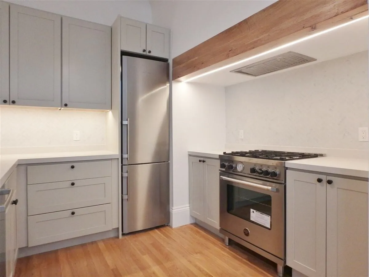 1856 Green St - Photo 6 of 10