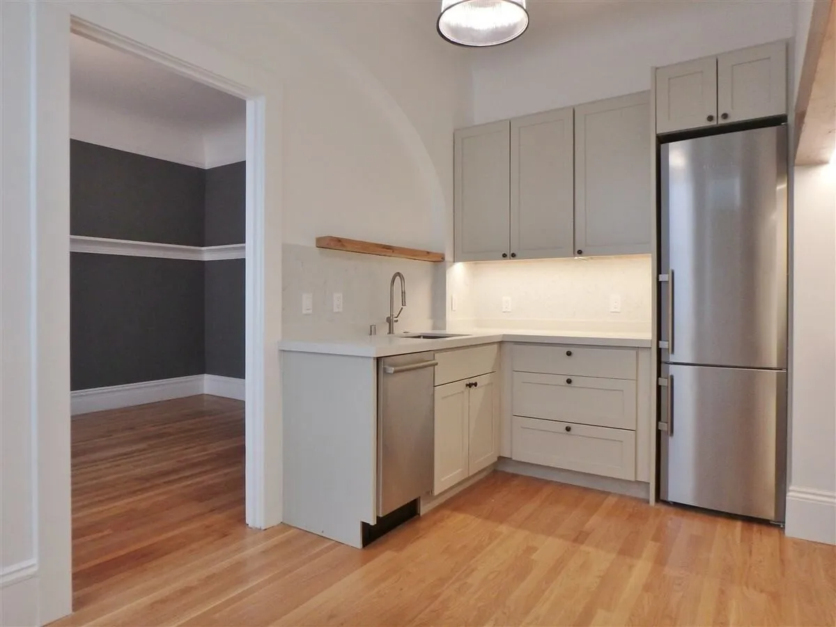1856 Green St - Photo 7 of 10
