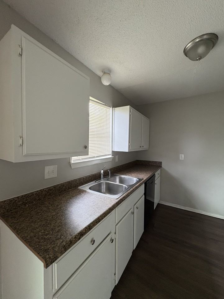 5 Foxboro Ct - Photo 7 of 23