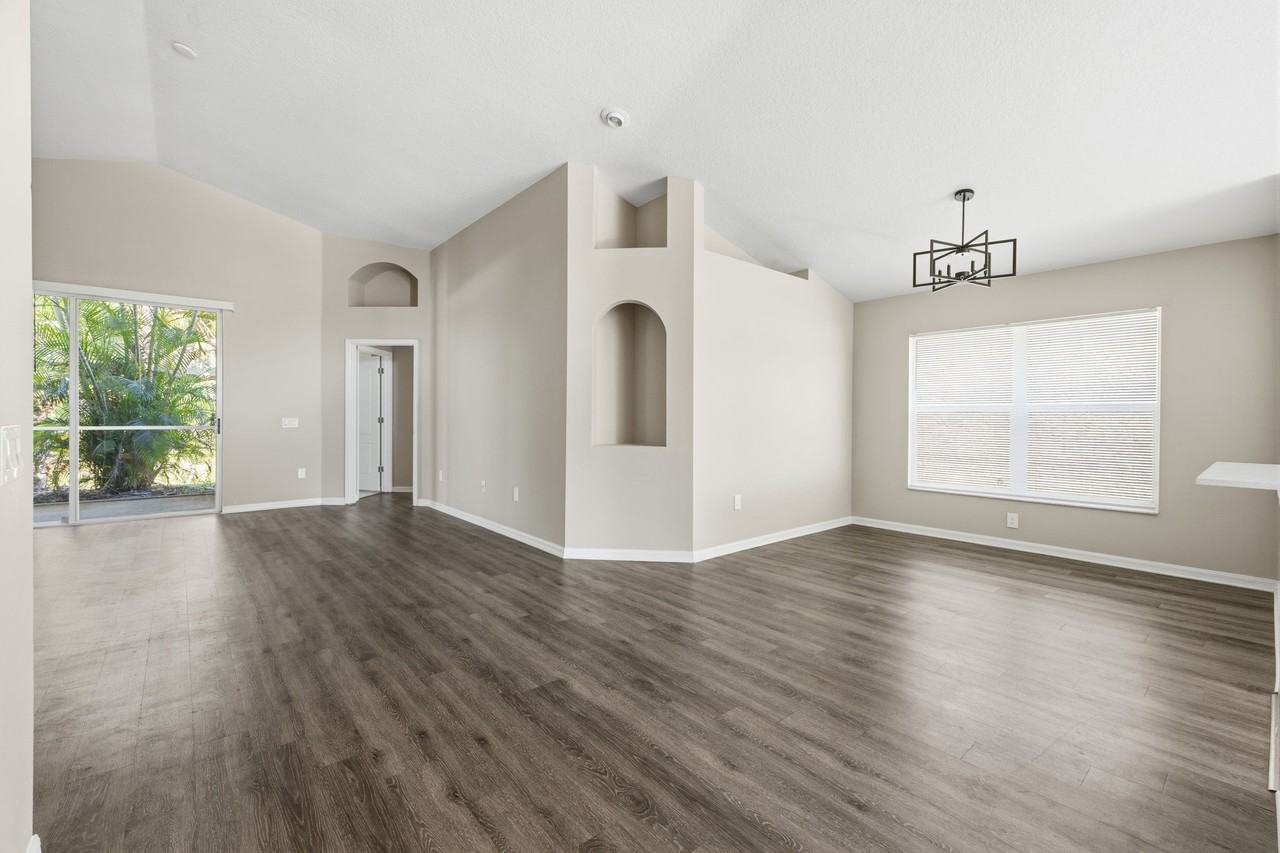 8636 Manassas Rd - Photo 4 of 22